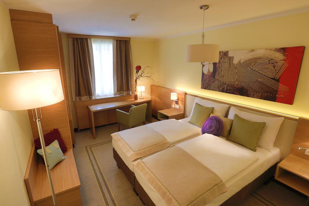 Hotel Leobersdorfer Hof Buitenkant foto