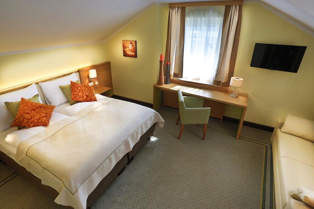 Hotel Leobersdorfer Hof Buitenkant foto